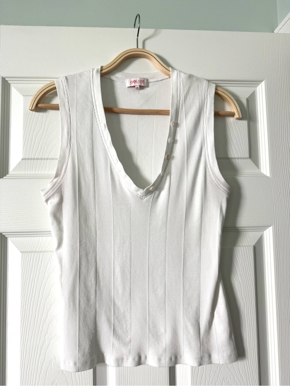 Goldie Lewinter White Ribbed V-Neck Tank Top Medium. 100% Pima Cotton